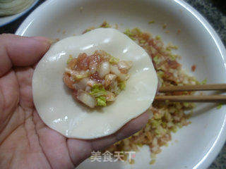 白菜猪肉馅饺子的做法步骤:11