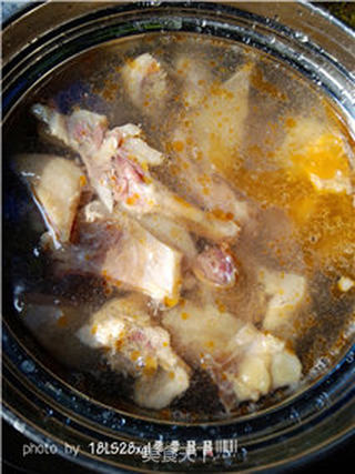 酸萝卜腊鸭绿豆煲的做法步骤:6