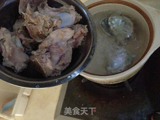 【大棒骨黄豆苦瓜鲍鱼汤】-----养颜营养汤的做法步骤:5
