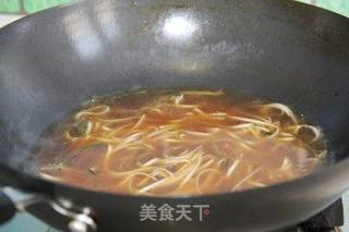 开洋葱油面的做法步骤:7