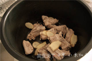 补水又益气,清心又安神的莲子排骨汤(简易快速版)的做法步骤:3