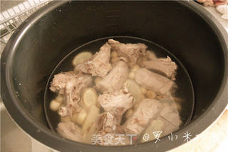 补水又益气,清心又安神的莲子排骨汤(简易快速版)的做法步骤:5