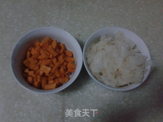 银耳南瓜羹的做法步骤:2