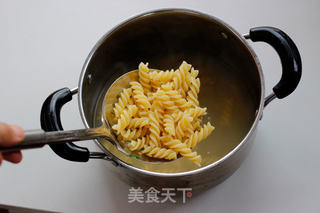 【螺纹沙拉面】清新版的快手拌面的做法步骤:3