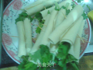东北小吃之一——香菜干豆腐卷的做法步骤:2