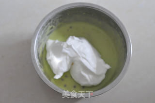 菠菜蜜豆蛋糕卷的做法步骤:8