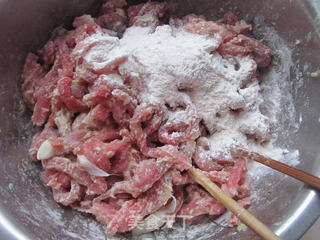 外酥里嫩的干炸肉条的做法步骤:6