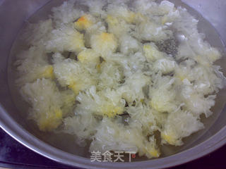 紫薯银耳羹的做法步骤:2