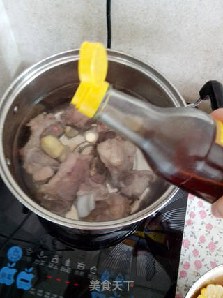 排骨玉米汤的做法步骤：4