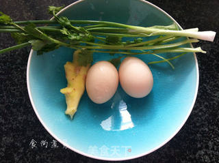 滋润美肤~鲫鱼鸡蛋汤的做法步骤:2