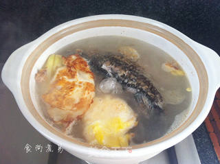 滋润美肤~鲫鱼鸡蛋汤的做法步骤:7