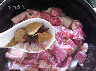 牛腩炖萝卜的做法步骤:7