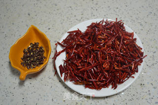 重庆辣子鸡的做法步骤:2