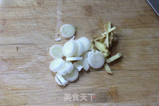 健脑美容抗过敏——丝瓜炒蛋的做法步骤:3