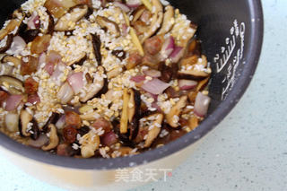 【腊肠香菇香焖饭】:飘香诱人的懒人饭的做法步骤:15