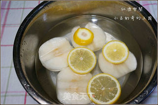 红酒雪梨的做法步骤：2