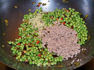 豌豆炒肉沫的做法步骤:7