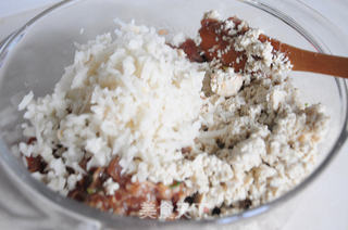 冬季速冻食品之---松软爽滑猪肉面筋大丸子的做法步骤：7