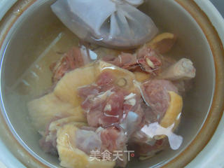 用食物来调理身体---四物番鸭汤的做法步骤:4