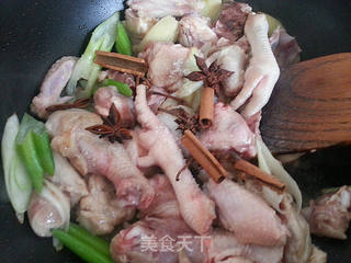 家庭制作板栗烧仔鸡的做法步骤:5