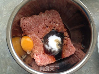 猪肉芹菜饺子的做法步骤:2