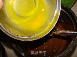 巧克力黄金戚风生日蛋糕的做法步骤:2