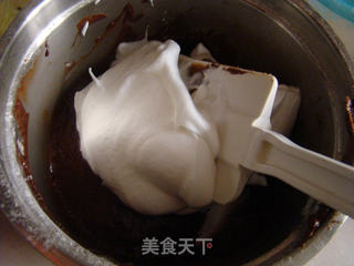 巧克力黄金戚风生日蛋糕的做法步骤:7