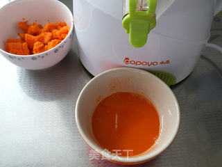 胡萝卜面包卷的做法步骤：1