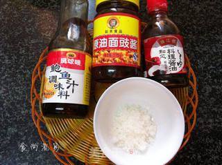 洋葱菜圃蒜香肉酱的做法步骤:2