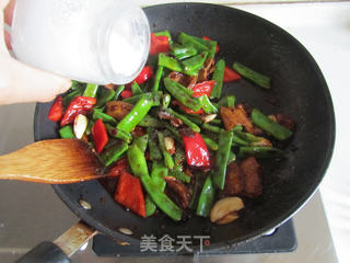 老干妈炒四季豆的做法步骤:8