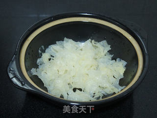 花生银耳粥的做法步骤:2