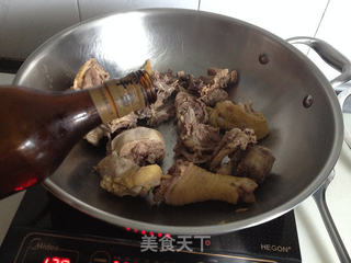 香菇鸡米煲仔饭的做法步骤:2