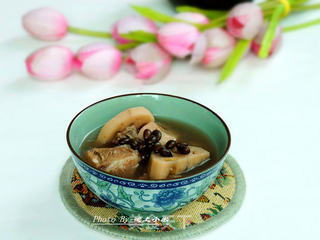 黑豆莲藕排骨汤的做法步骤:7