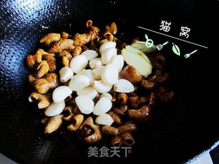 蒜香肥肠的做法步骤:6