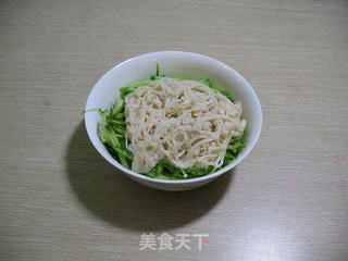 黄瓜拌金针蘑的做法步骤：7