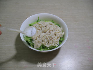黄瓜拌金针蘑的做法步骤：8