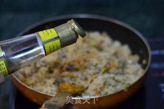 【韩国泡菜炒饭】的做法步骤:7
