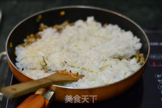 【韩国泡菜炒饭】的做法步骤:6