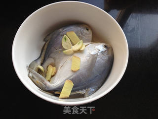 炸锅版炸鲳鱼的做法步骤:2