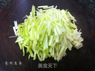 韭黄煎鸡蛋的做法步骤:2