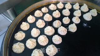 青椒猪肉生煎包的做法步骤:11