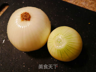 鸡翅洋葱汤的做法步骤:2