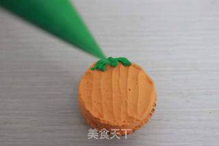 【番茄配方】万圣节疯狂派对系列——万圣节奶油纸杯蛋糕的做法步骤:9
