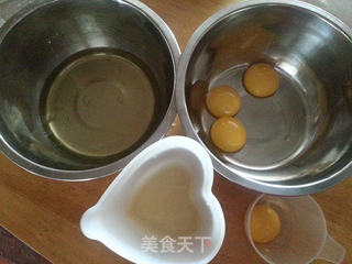 彩绘蛋糕卷的做法步骤:2