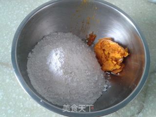 双色刀切馒头的做法步骤:2