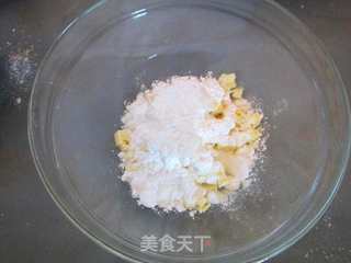 蓝莓酱花朵夹心甜饼干的做法步骤:2