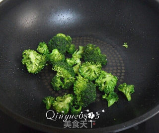 西兰花芝香阿胶浓汤的做法步骤:8