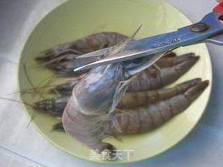 剁椒蒜蓉开背虾的做法步骤:2