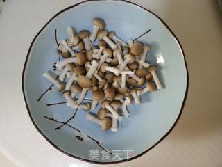 让一碗好汤来安慰秋日枯肠【虾米蘑菇面】的做法步骤:2