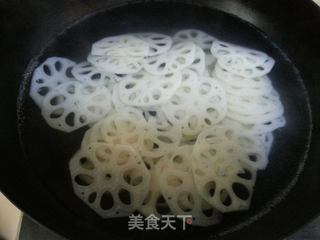 秋季应该多吃的食物【藕】~凉拌藕片的做法步骤:3